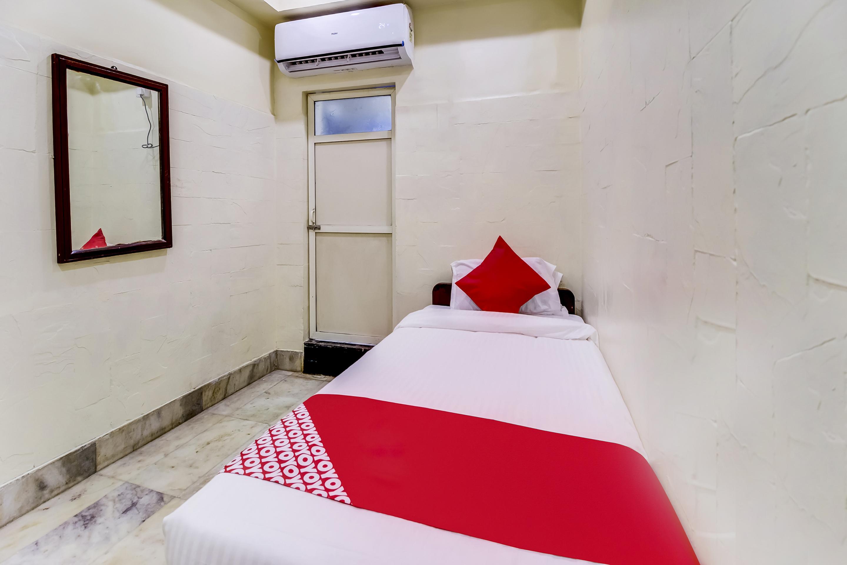 Super Oyo Hotel Dreamland Mumbai Bagian luar foto