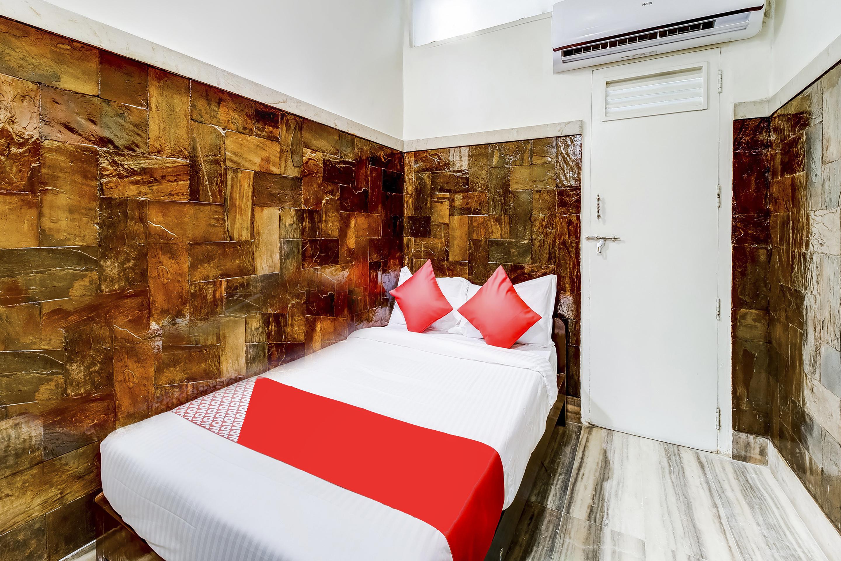 Super Oyo Hotel Dreamland Mumbai Bagian luar foto