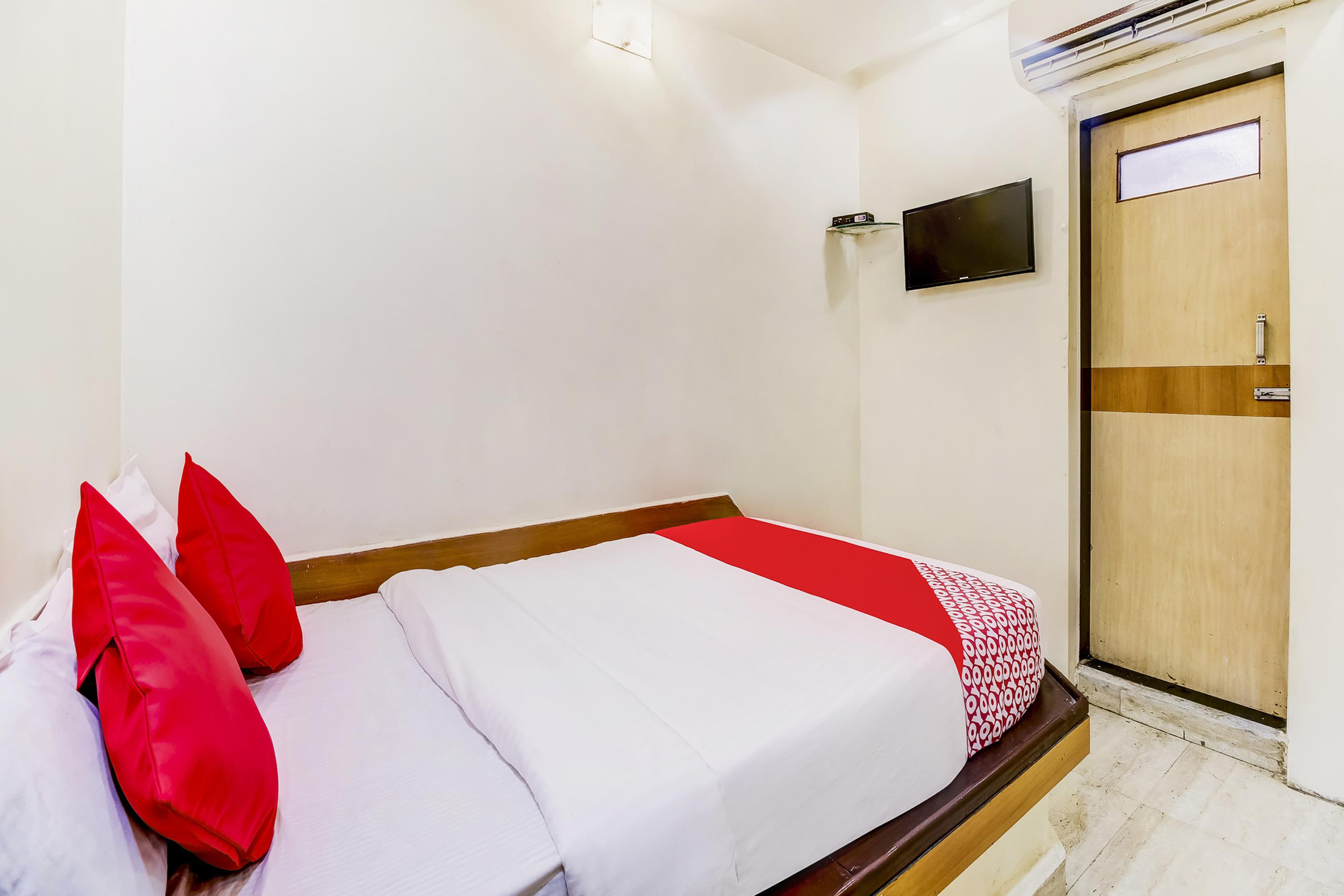 Super Oyo Hotel Dreamland Mumbai Bagian luar foto