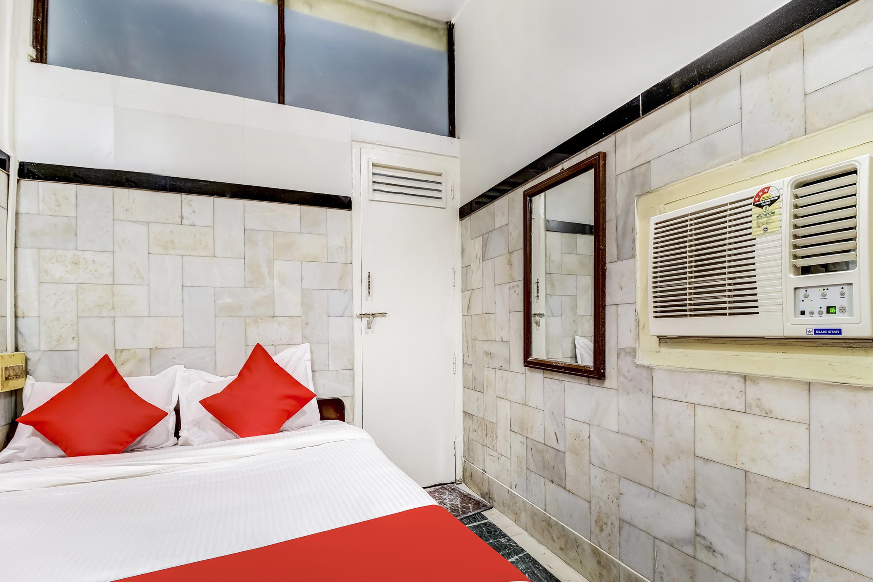 Super Oyo Hotel Dreamland Mumbai Bagian luar foto