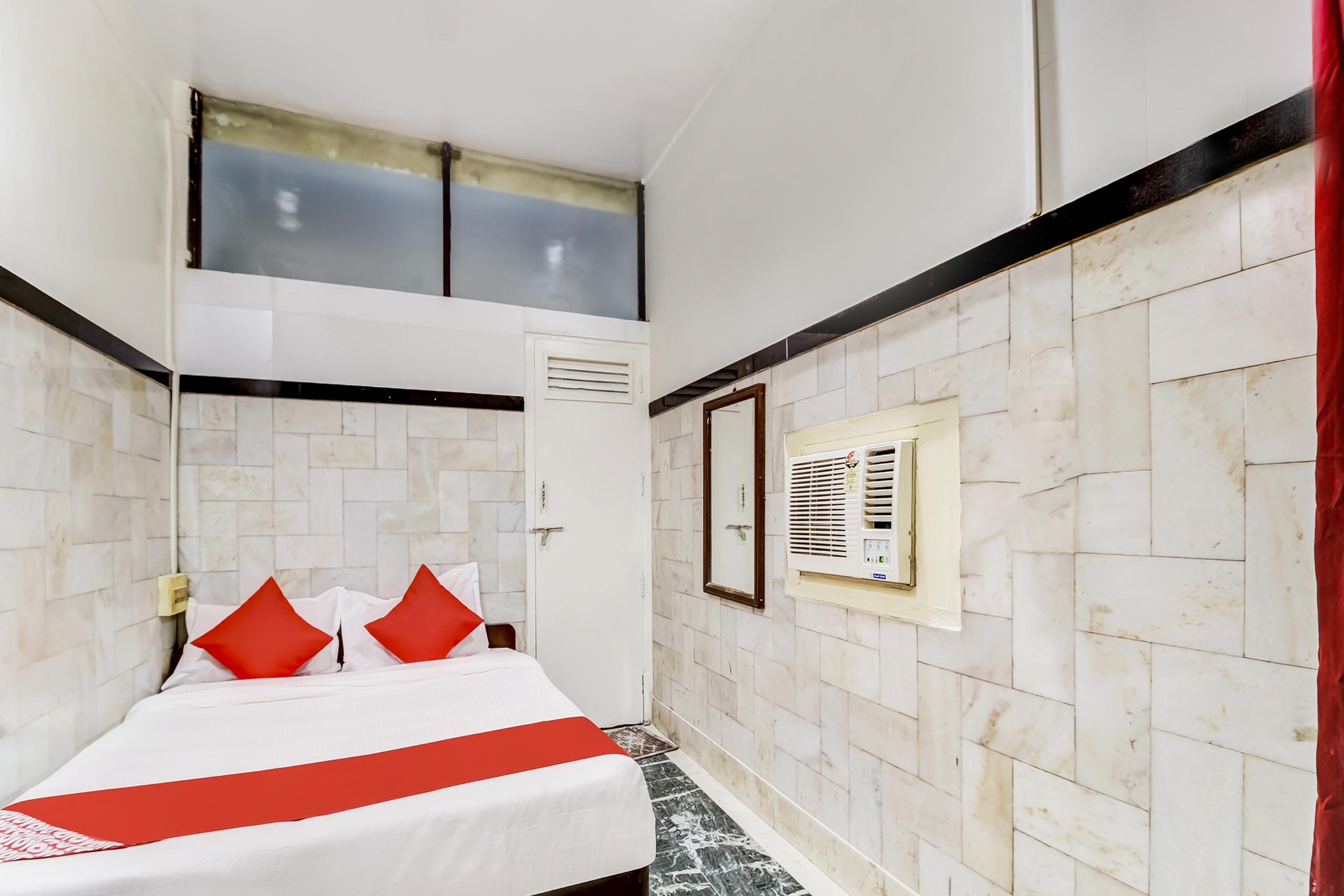 Super Oyo Hotel Dreamland Mumbai Bagian luar foto