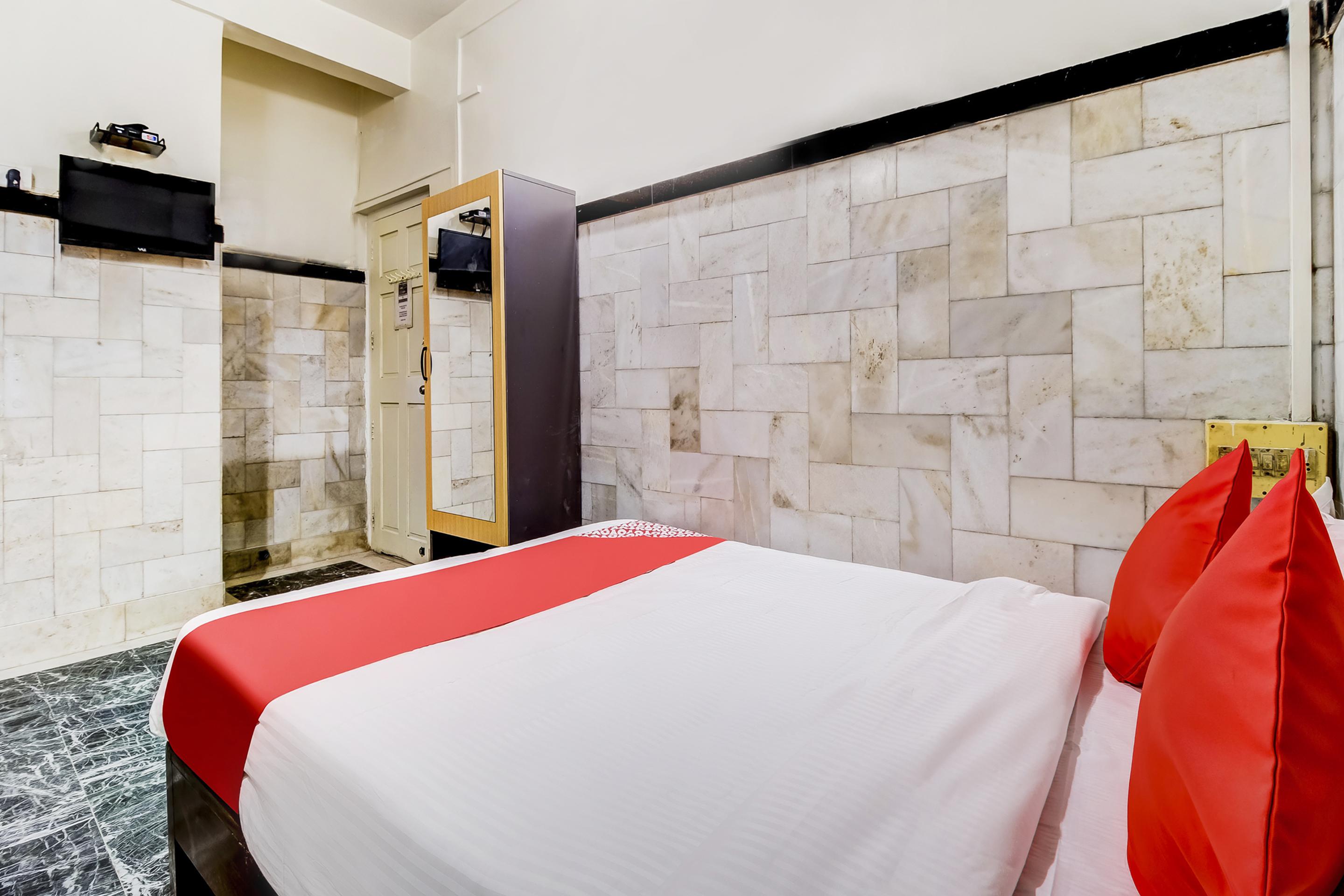 Super Oyo Hotel Dreamland Mumbai Bagian luar foto
