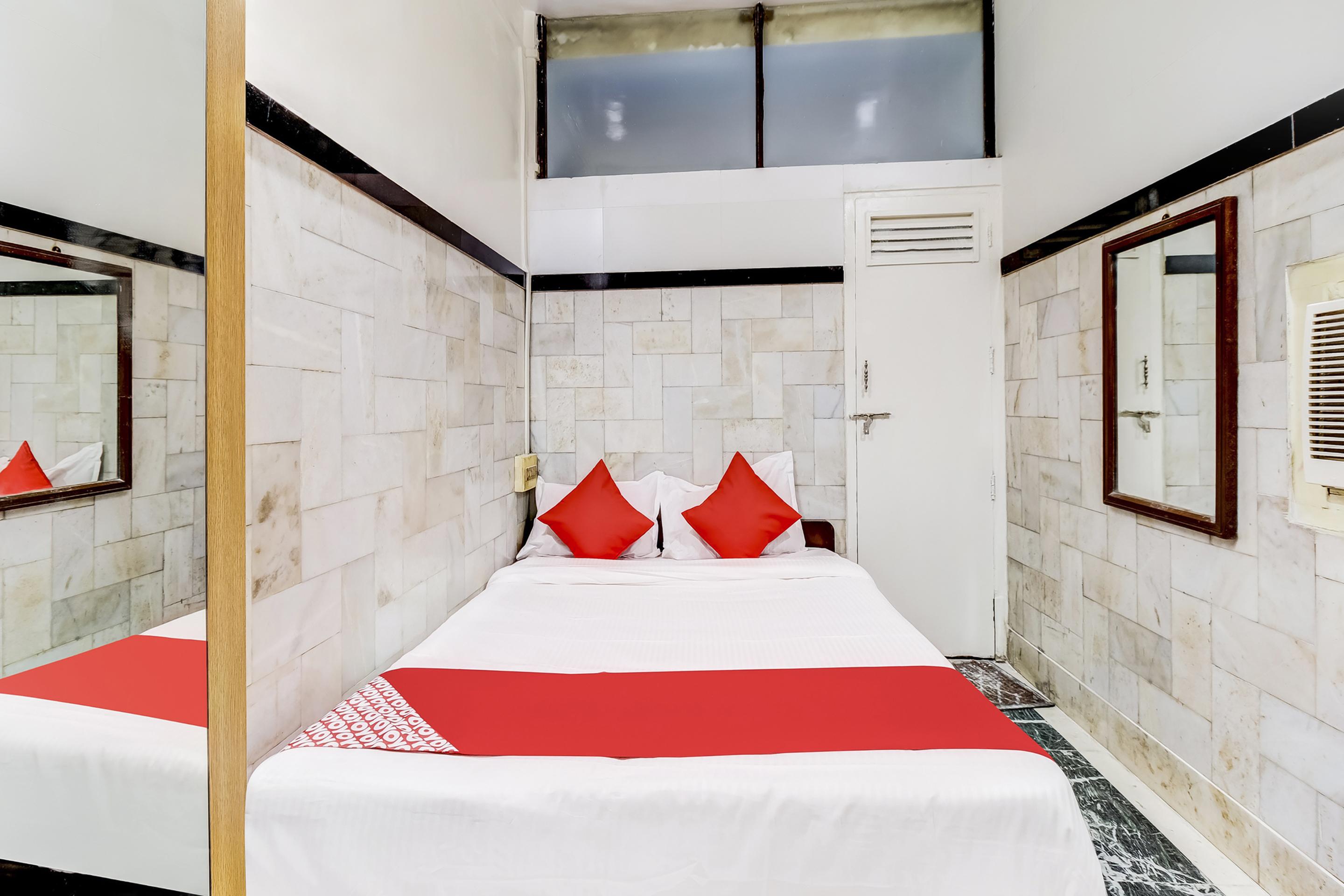 Super Oyo Hotel Dreamland Mumbai Bagian luar foto