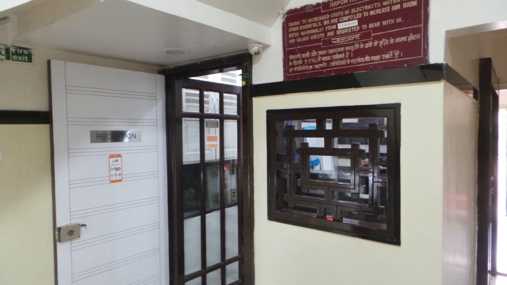 Super Oyo Hotel Dreamland Mumbai Bagian luar foto