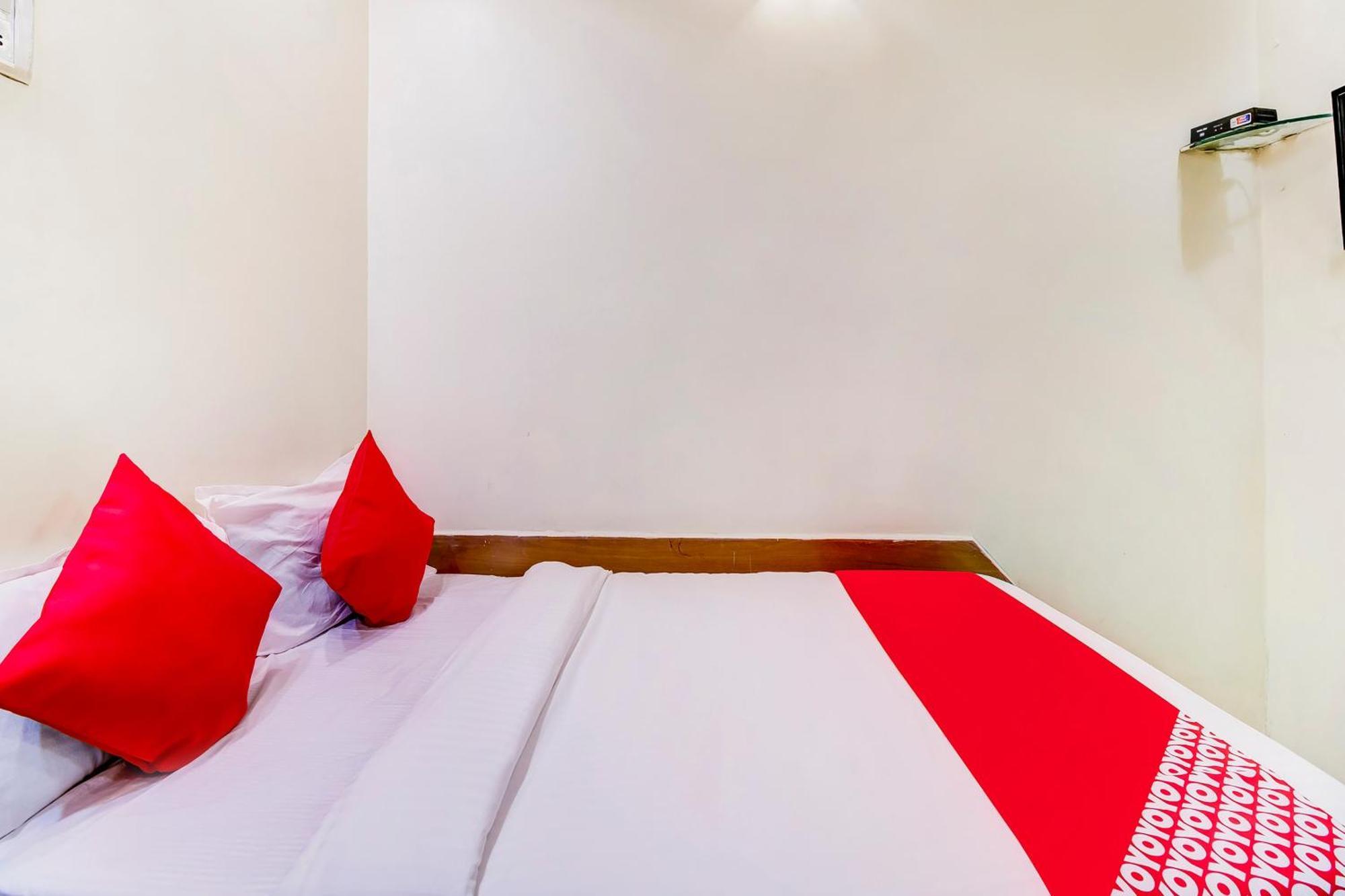 Super Oyo Hotel Dreamland Mumbai Bagian luar foto