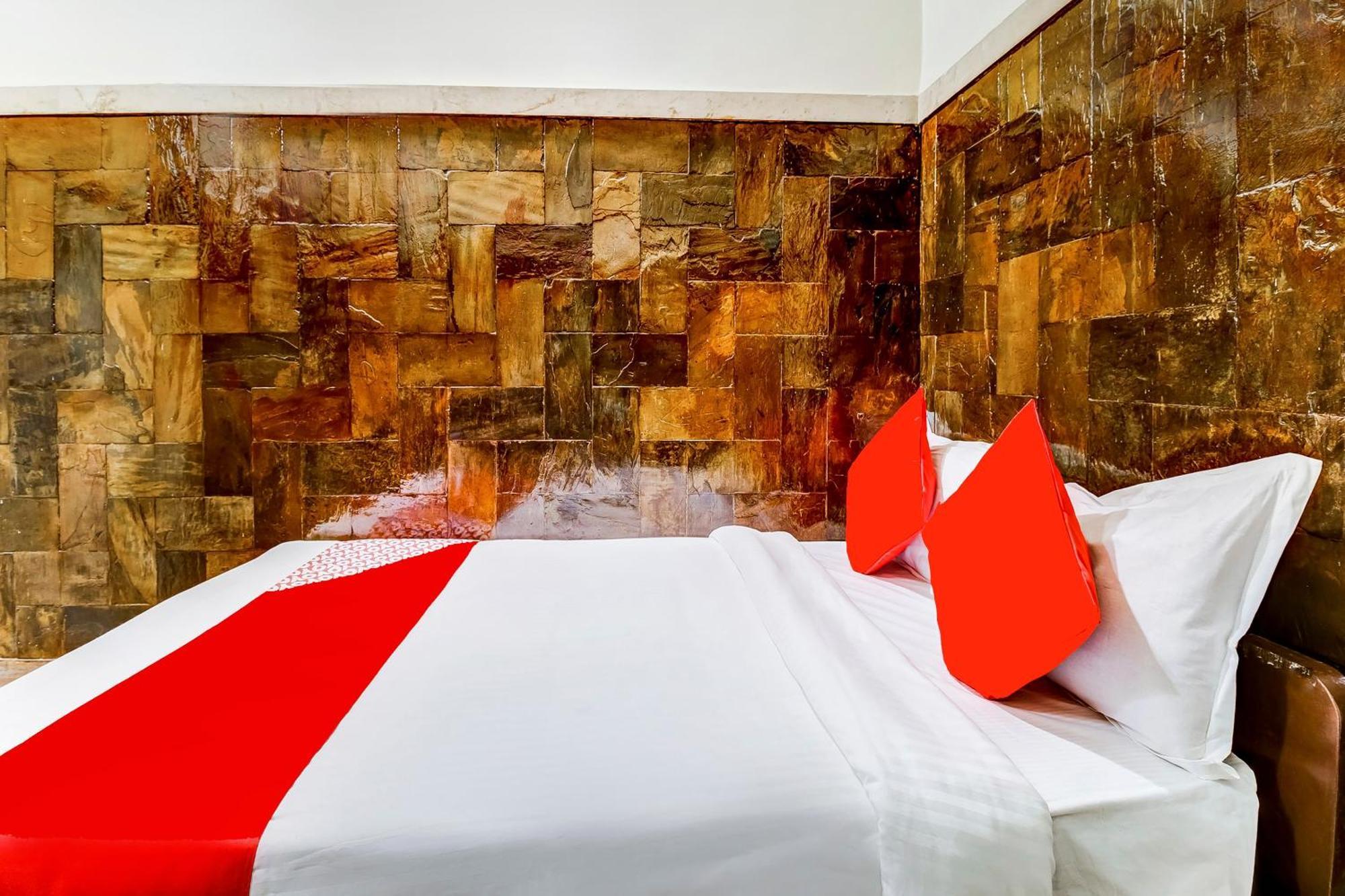 Super Oyo Hotel Dreamland Mumbai Bagian luar foto