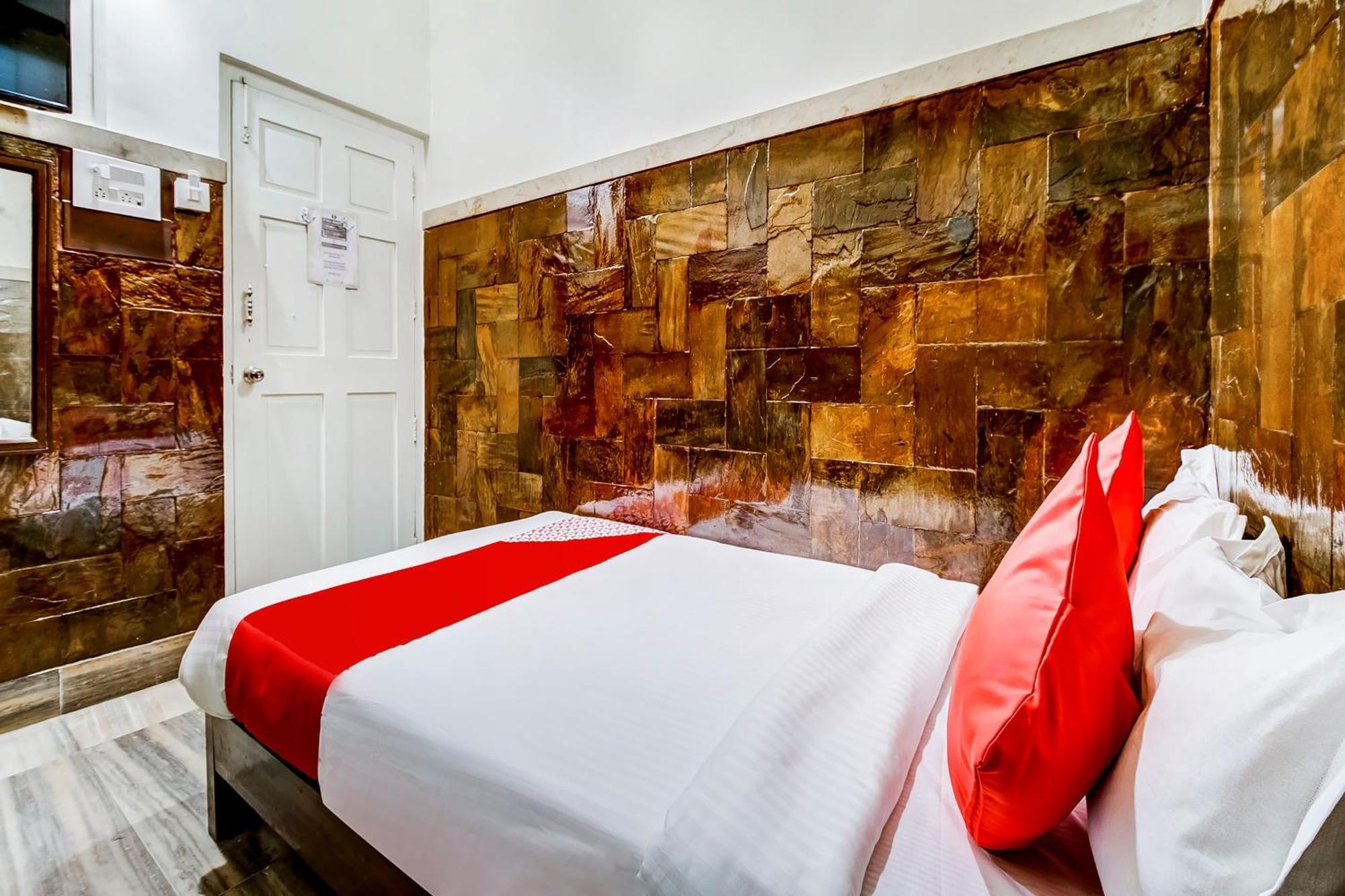 Super Oyo Hotel Dreamland Mumbai Bagian luar foto