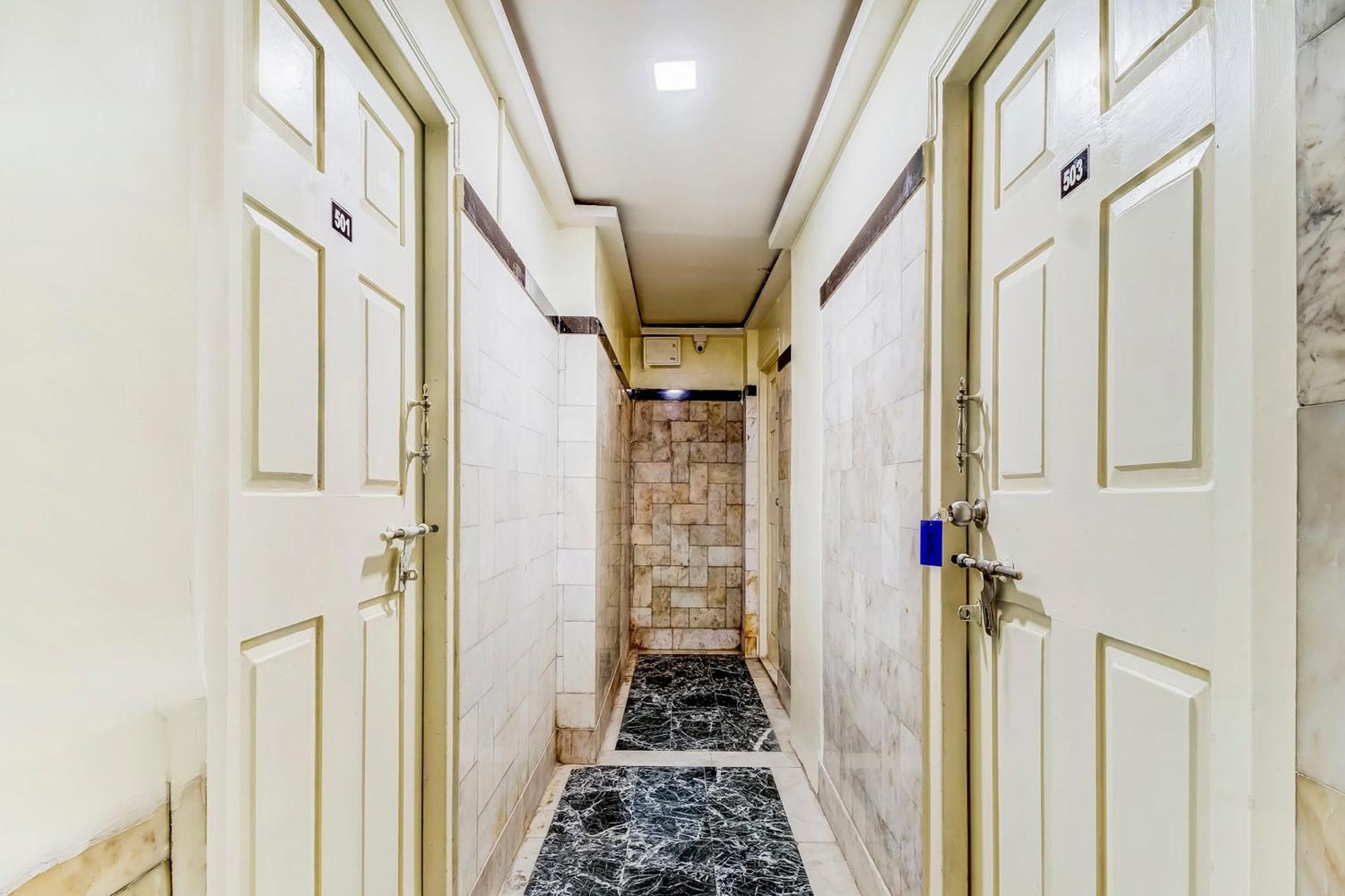 Super Oyo Hotel Dreamland Mumbai Bagian luar foto