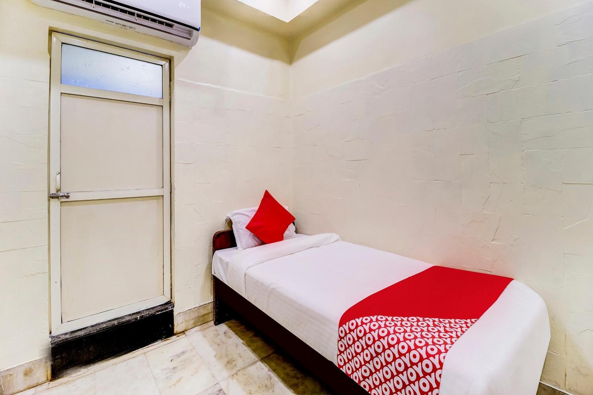 Super Oyo Hotel Dreamland Mumbai Bagian luar foto