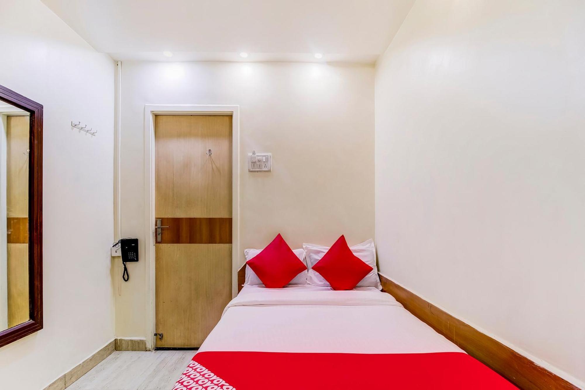 Super Oyo Hotel Dreamland Mumbai Bagian luar foto