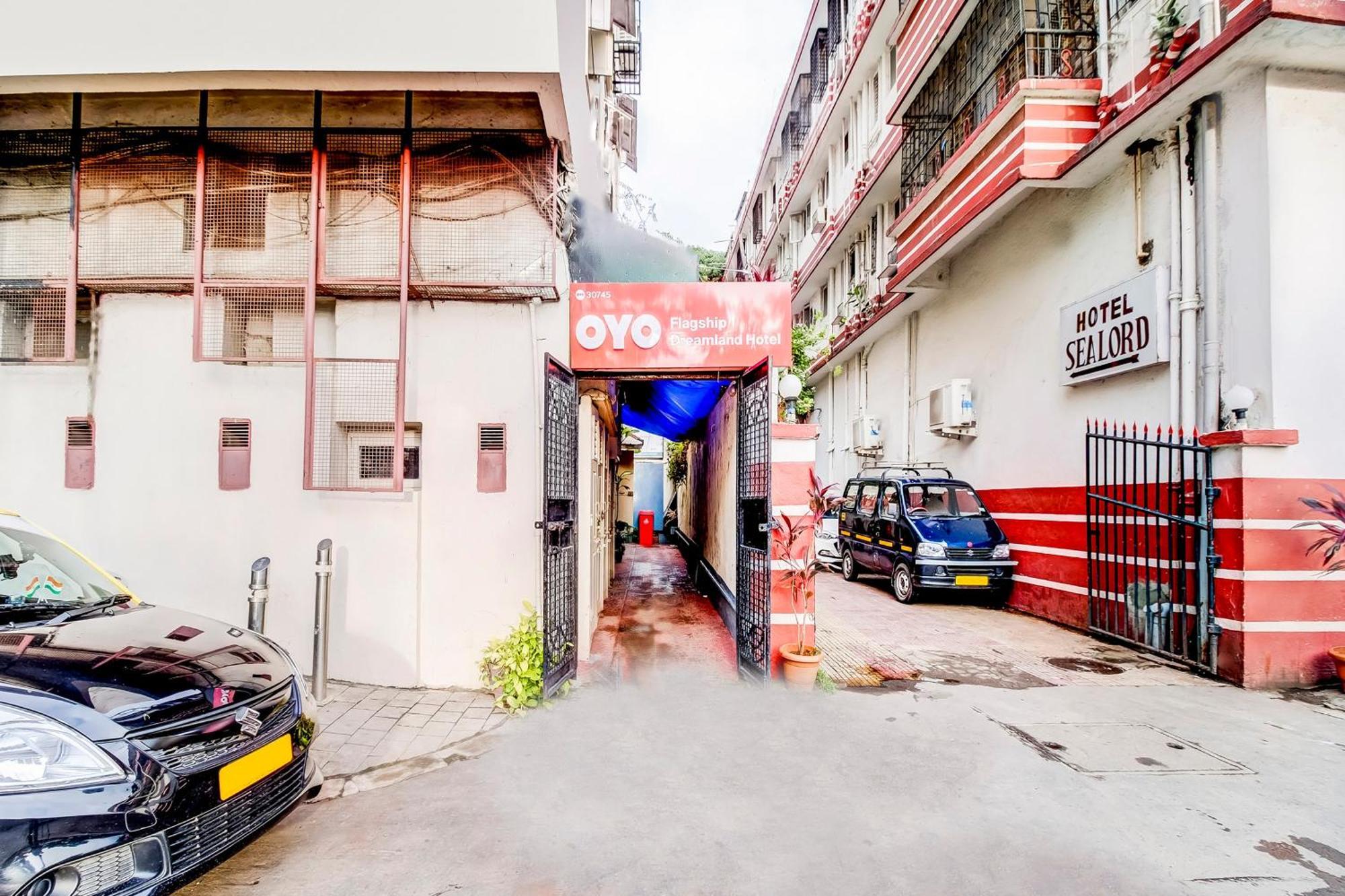 Super Oyo Hotel Dreamland Mumbai Bagian luar foto