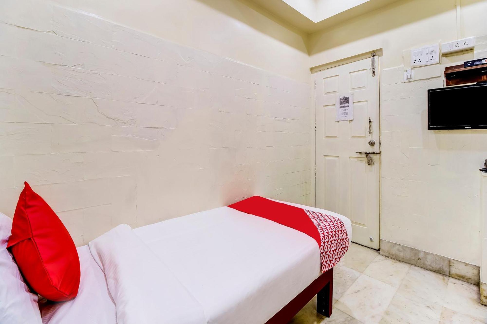 Super Oyo Hotel Dreamland Mumbai Bagian luar foto