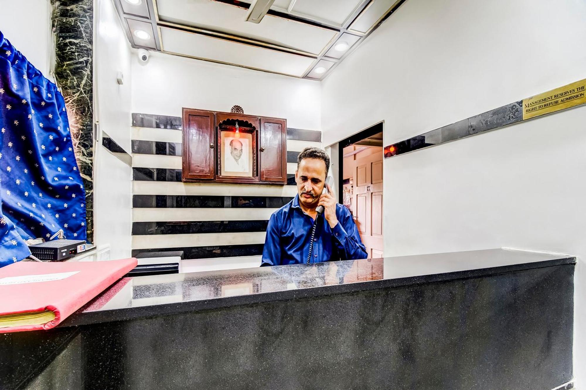 Super Oyo Hotel Dreamland Mumbai Bagian luar foto