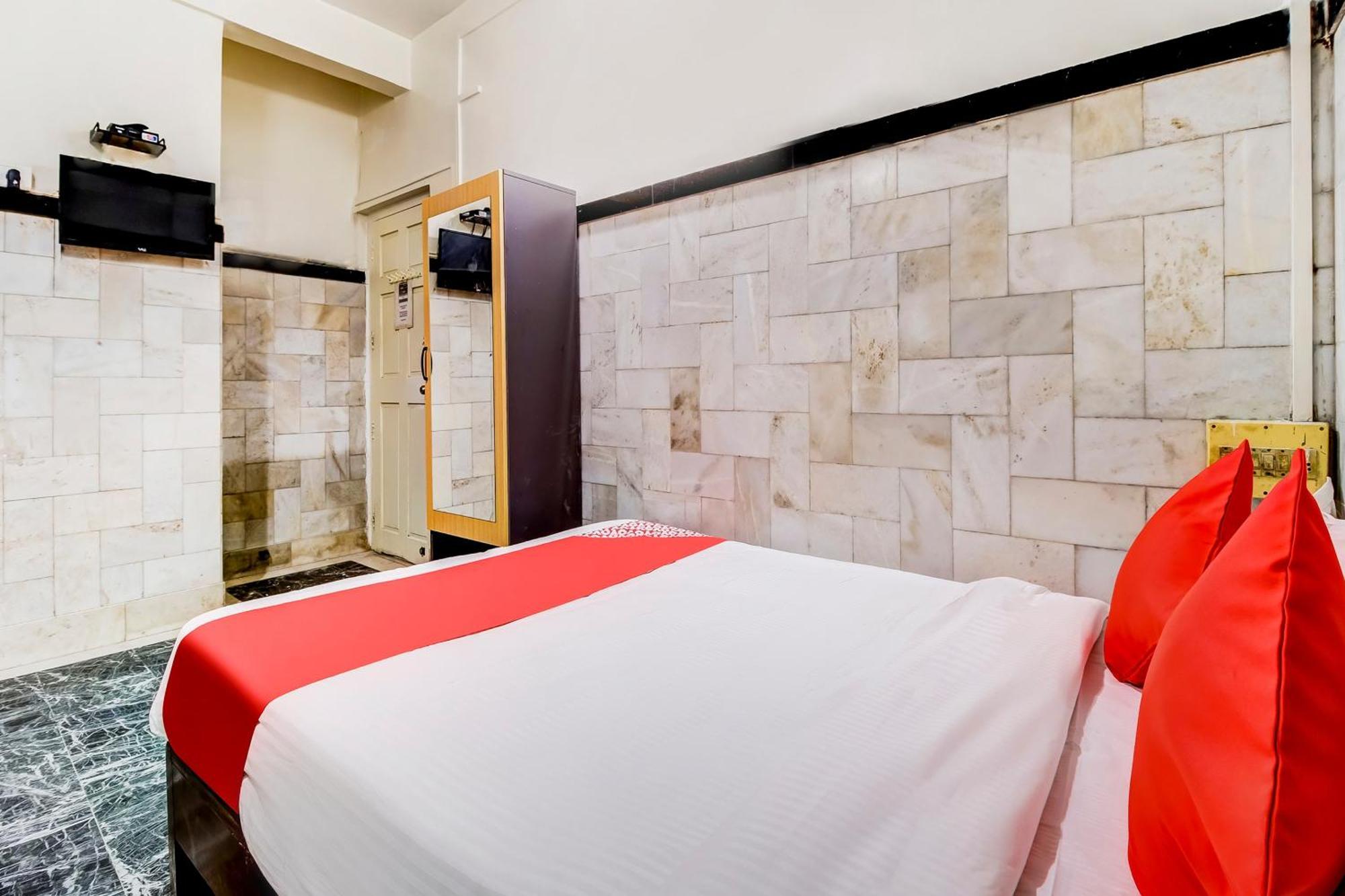 Super Oyo Hotel Dreamland Mumbai Bagian luar foto